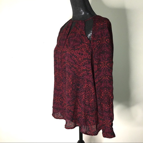 Oversized Cutout Tunic Blouse - Picture 4 of 8